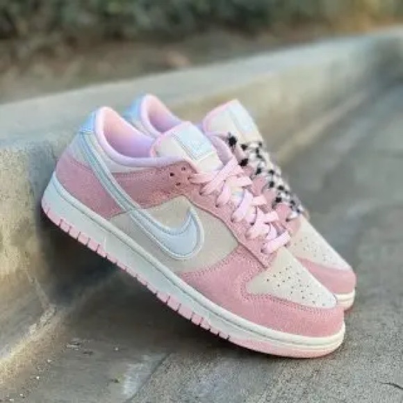 NIKE Dunk Low LX "Pink Foam" sneakers Size 7 - Picture 6 of 16